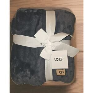 New! UGG Whitecap Plush Throw Blanket Fleece Lightweight Soft Throw 50x70 Blue